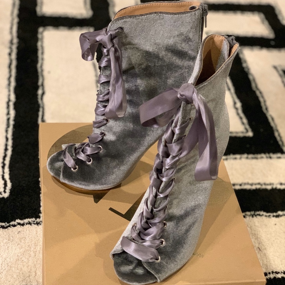 GREY WINTER BOOTIES